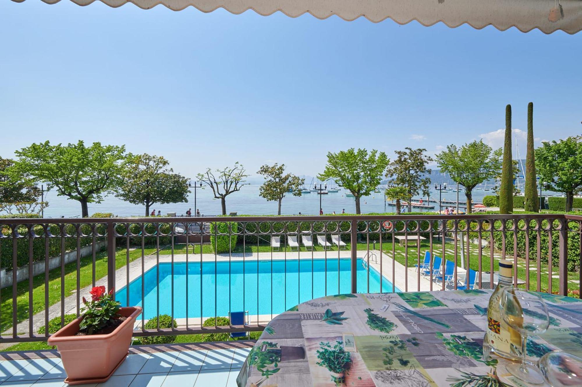Apartments Rainer - Front Lake Bardolino Exterior photo